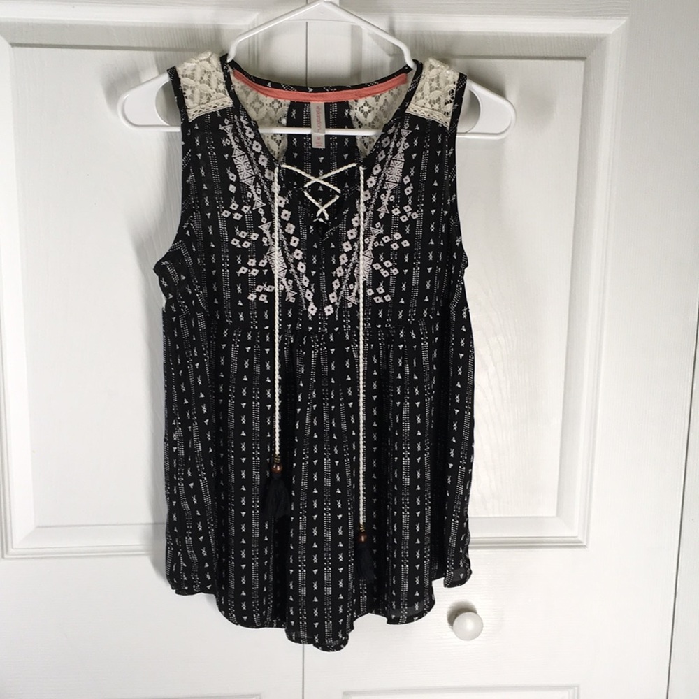 Black and White tank top Size M